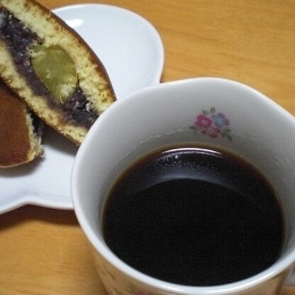 何度も同じレシピのレポすみません～～～～
こちらのコーヒー、和菓子とも合いますね。
もともとブラックなのですが、少しの岩塩が
とっても良い感じです。